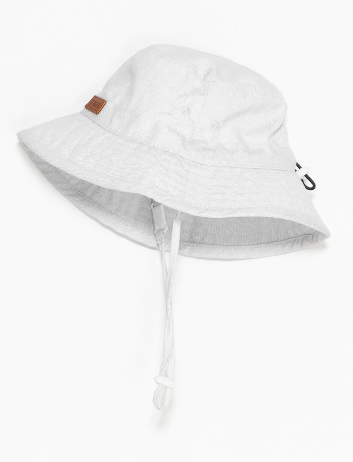 Chapeau cloche à cordon ajustable