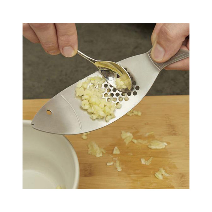 Fish Garlic Press in use