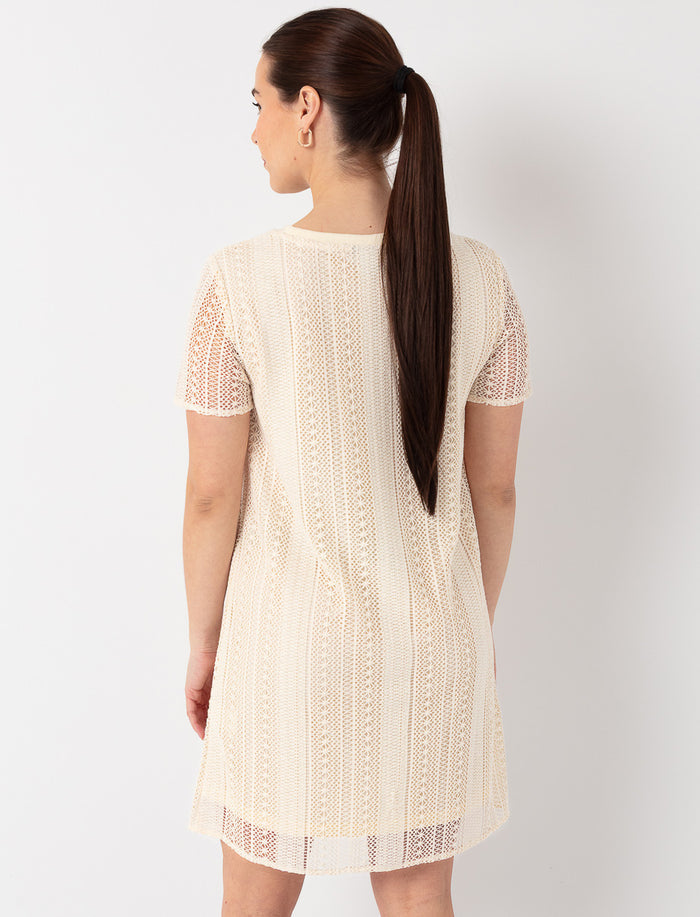 Robe en crochet à manches courtes