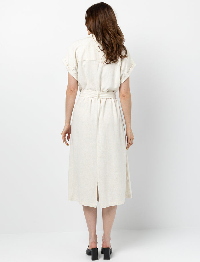 Robe en lin avec ceinture nouable