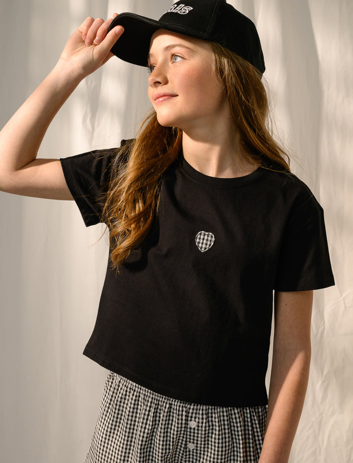 T-shirt avec broderie poitrine cœur