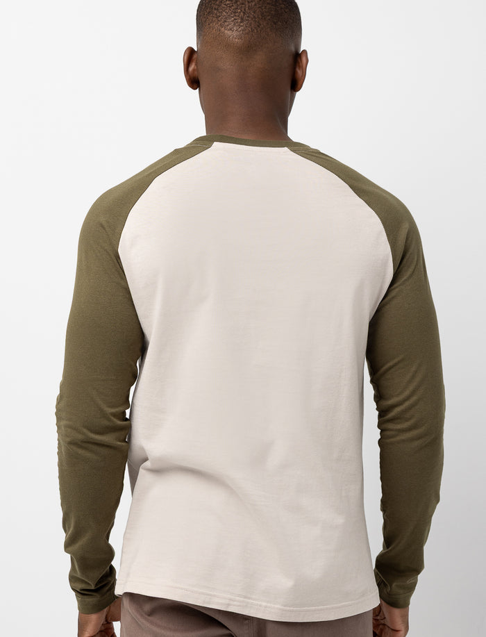 T-shirt en coton bio à manches contrastantes