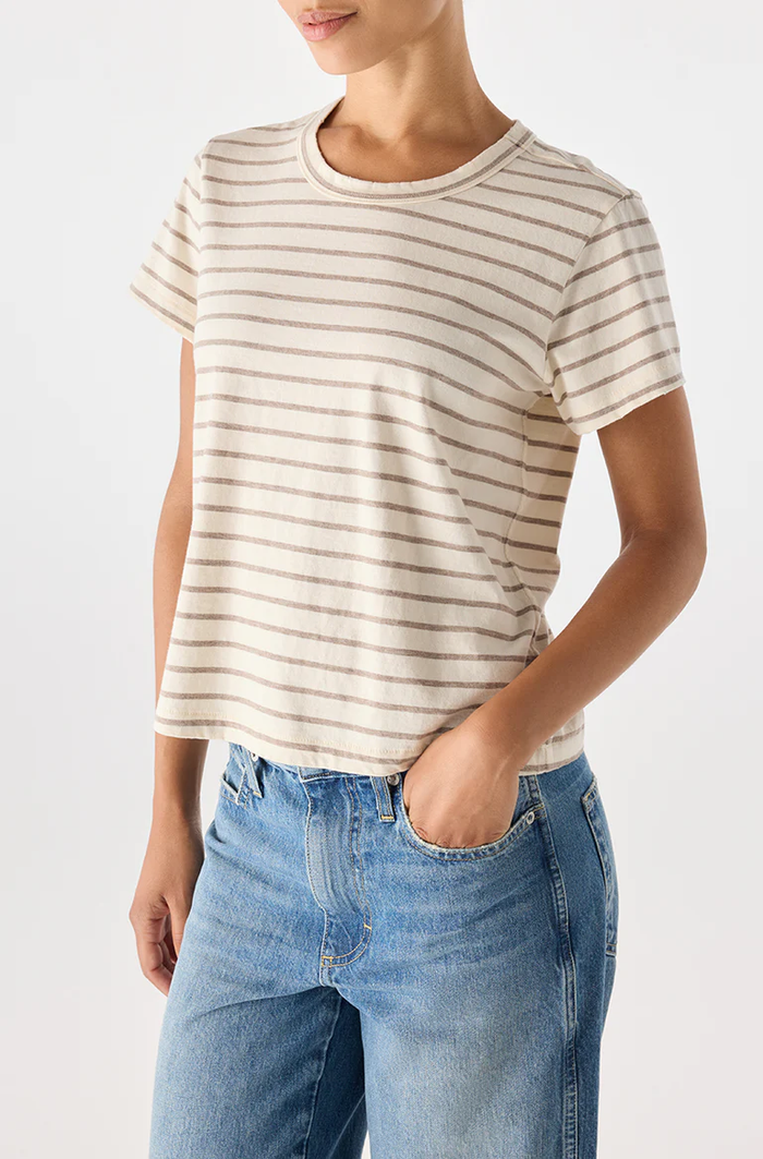 Amo Lovey Tee