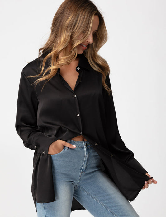 Blouse longue satinée