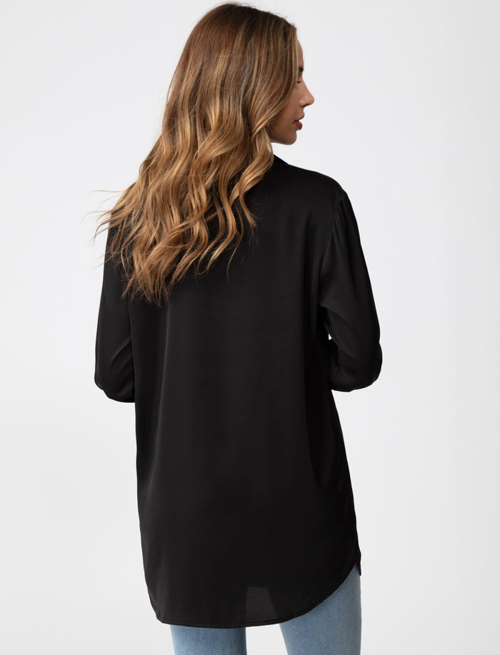 Blouse longue satinée