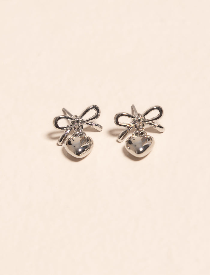 Boucles d’oreilles pendantes cœur avec nœud