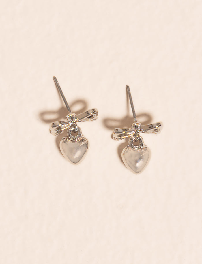 Boucles d’oreilles pendantes cœur avec nœud
