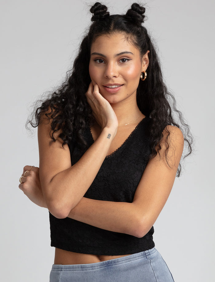 Camisole courte à dentelle