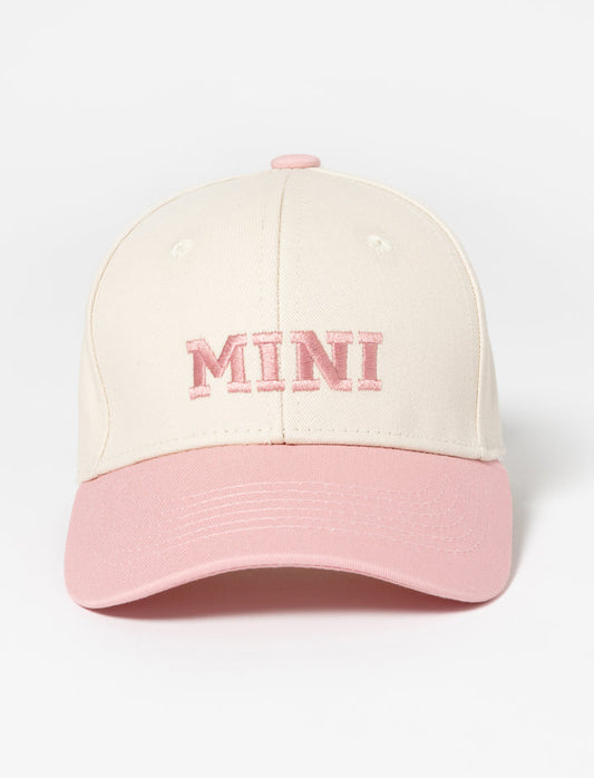 Casquette avec broderie “Mini”