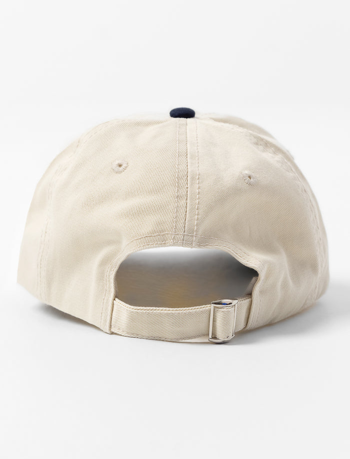 Casquette avec broderie