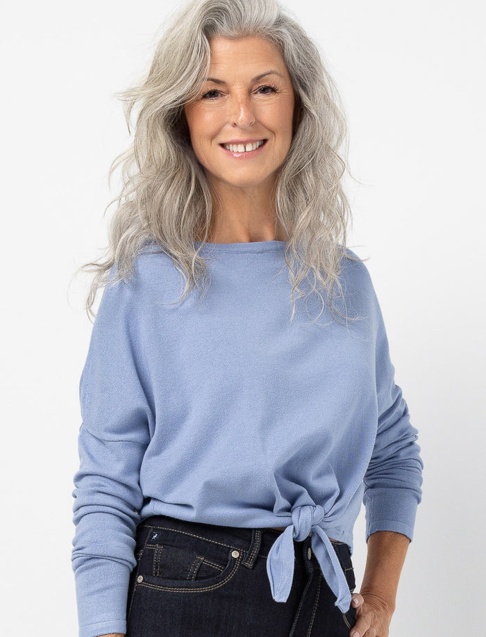Chandail en tricot avec noeud