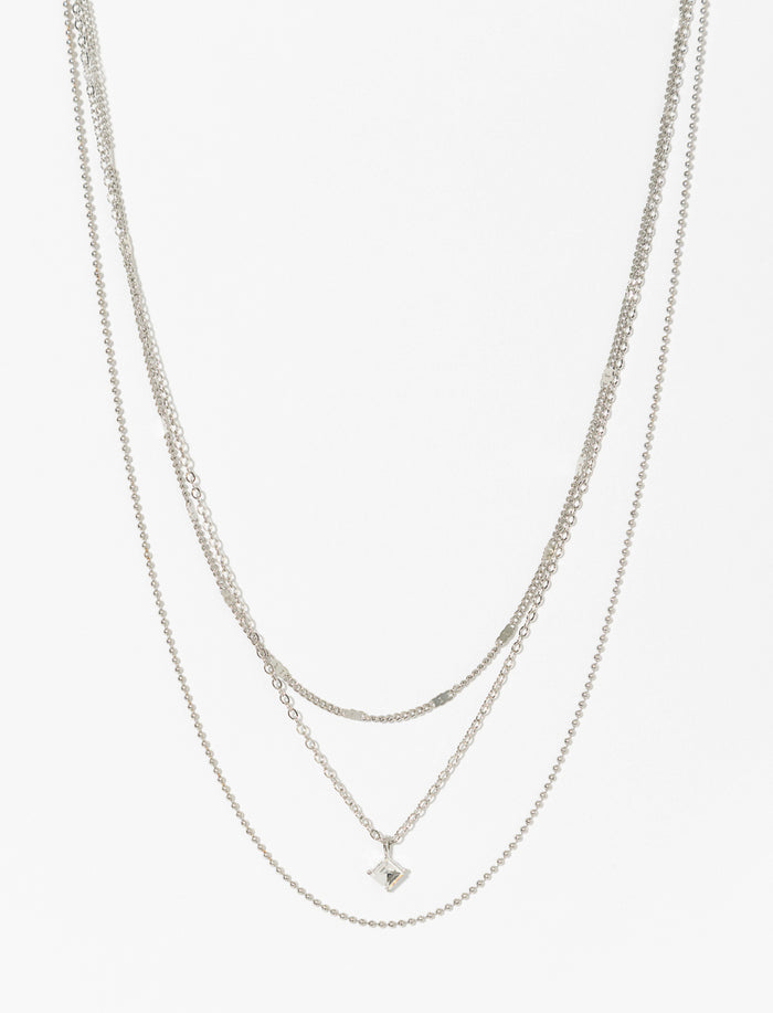 Collier à chaînes superposées argentées