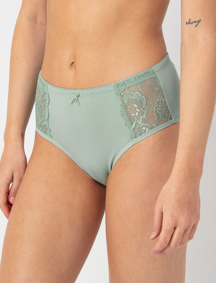 Culotte classique à dentelle