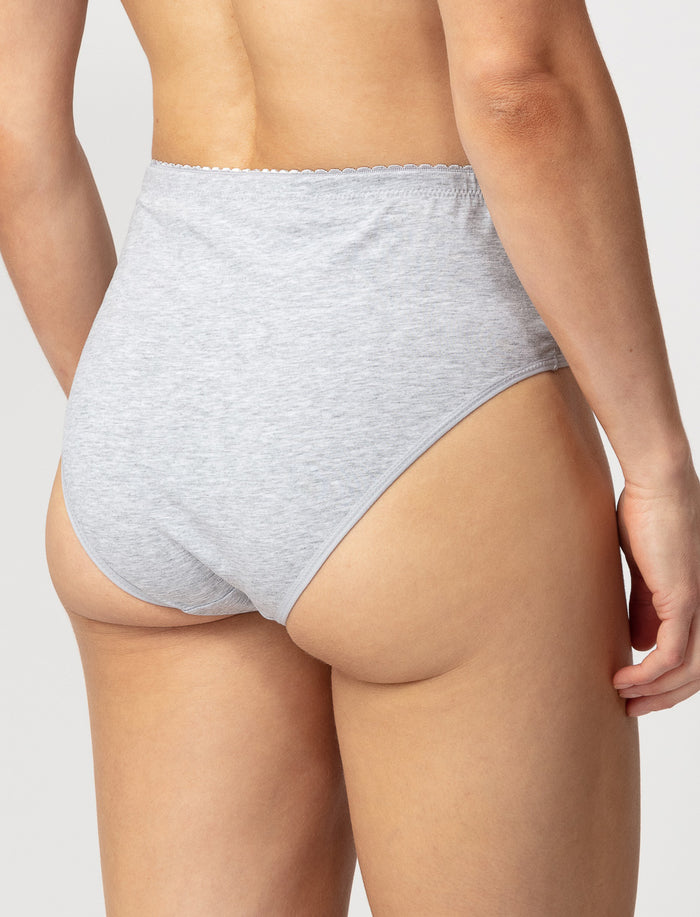 Culotte classique à dentelle