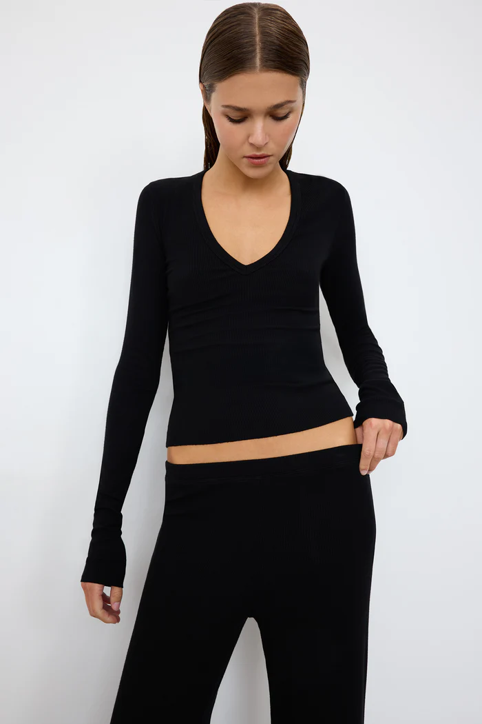 Éterne Long Sleeve V-Neck Top