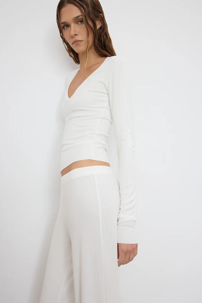 Éterne Long Sleeve V-Neck Top
