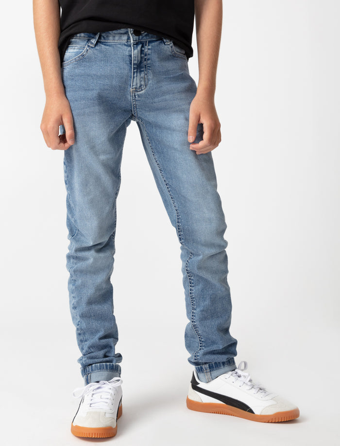 Jean étroit à taille haute