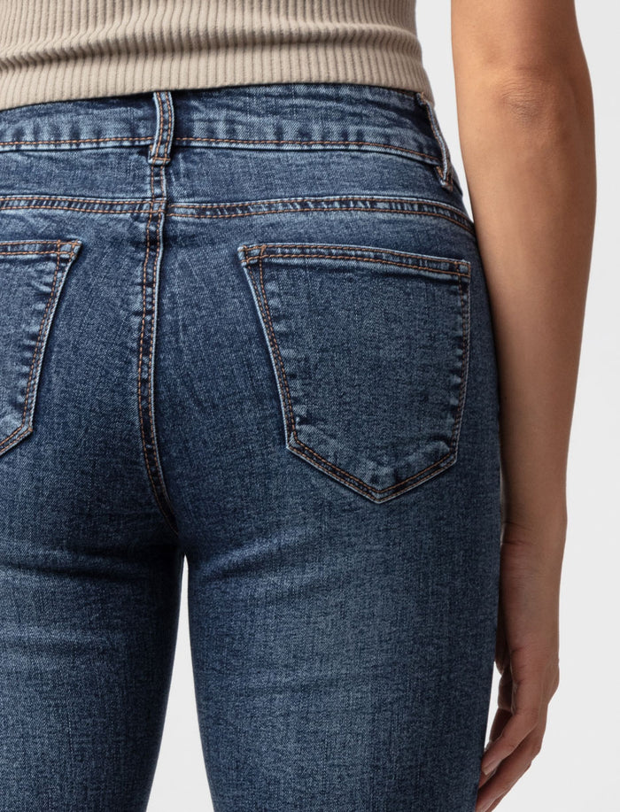Jean semi-évasé à taille régulière