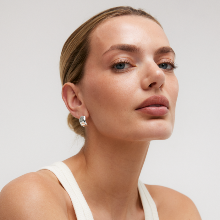 KY HOOP SMOOTH EARRINGS