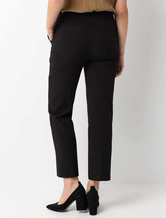 Pantalon à jambe droite et détail de ceinture