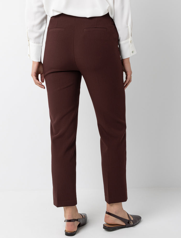 Pantalon à jambe droite et détail de ceinture