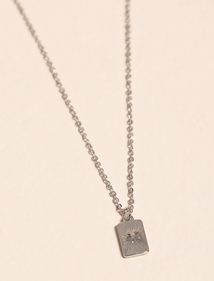 Pendentif argenté avec médaillon rectangulaire