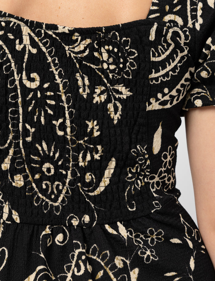 Robe à manches bouffantes