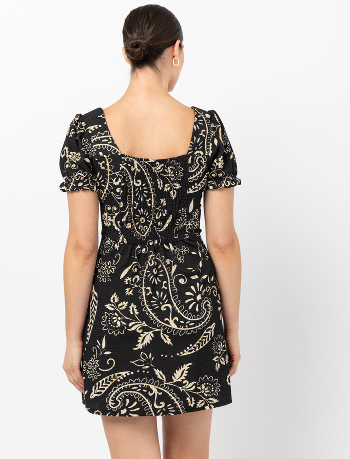 Robe à manches bouffantes