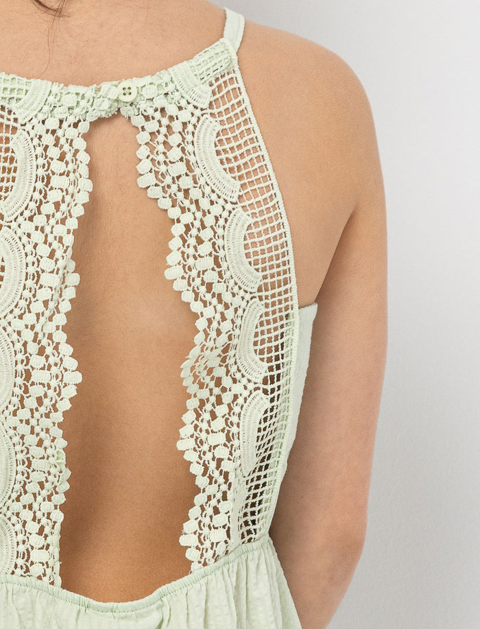 Robe chic en tissu froissé uni