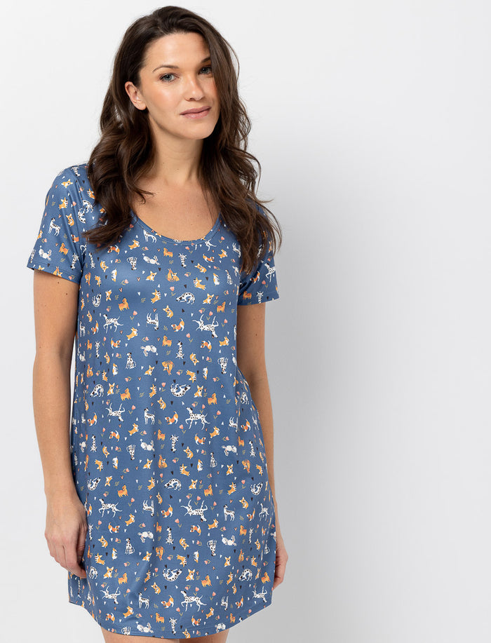 Robe de nuit à col dégagé