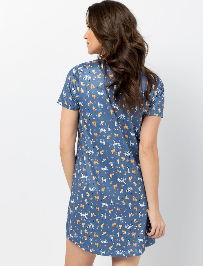 Robe de nuit à col dégagé