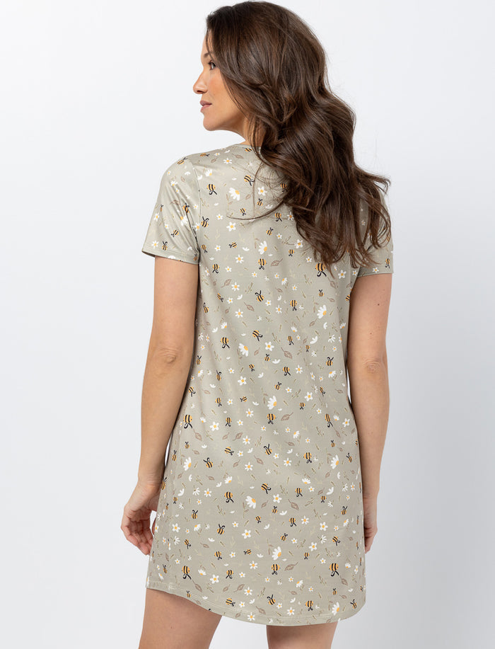 Robe de nuit à col dégagé