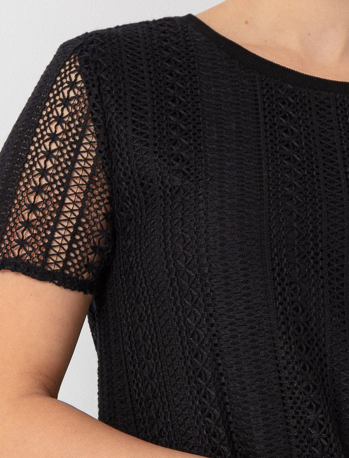 Robe en crochet à manches courtes