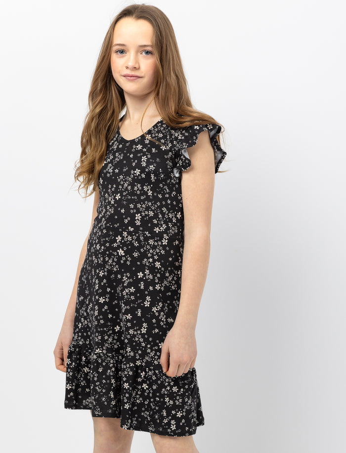 Robe fleurie avec manches à volants