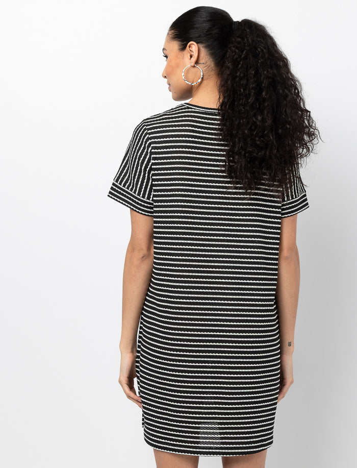 Robe rayée à épaules tombantes