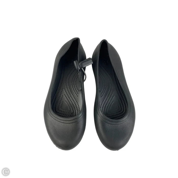 Shoes Flats By Crocs In Black, Size: 8