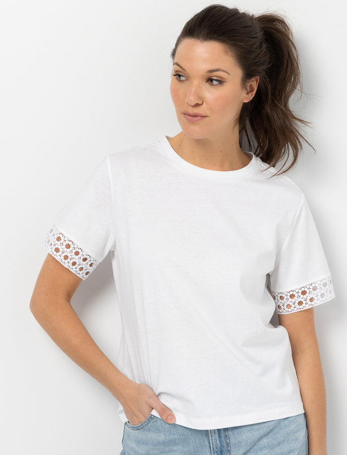T-shirt à broderie anglaise
