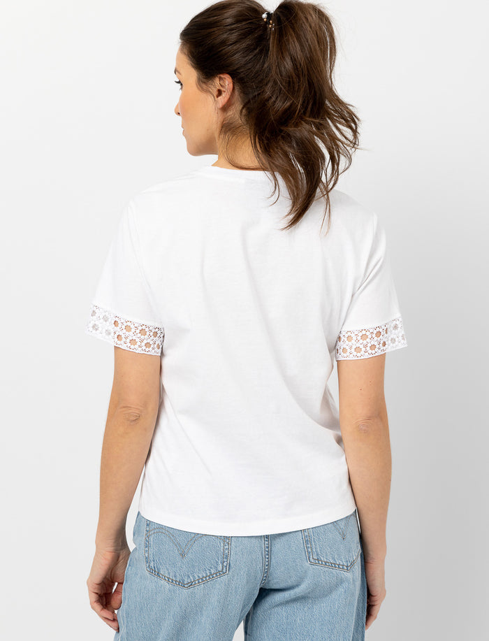 T-shirt à broderie anglaise
