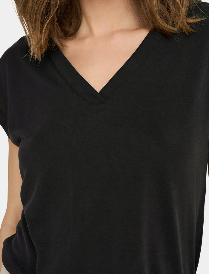 T-shirt à col en V