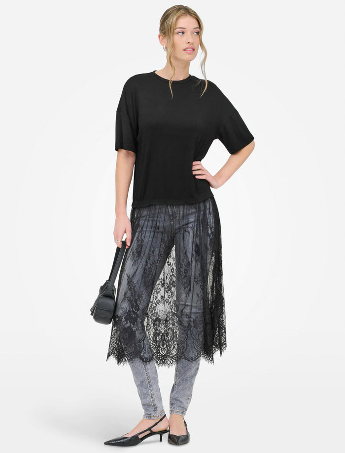 T-shirt à dentelle au bas pour femme