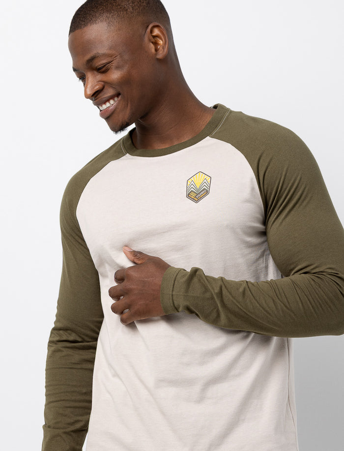 T-shirt en coton bio à manches contrastantes
