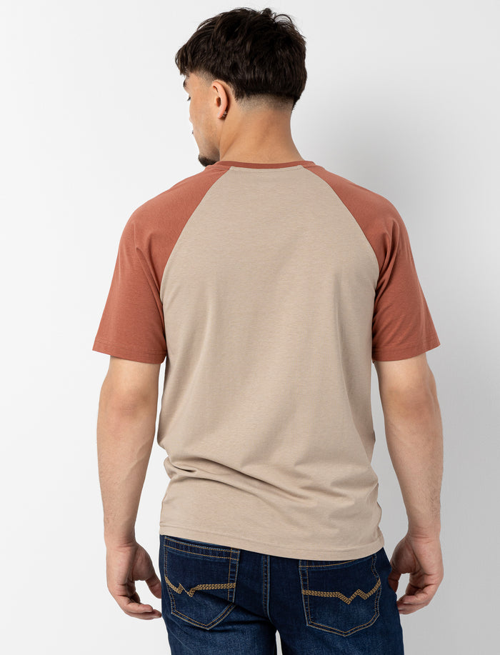 T-shirt imprimé à manches raglan pour homme