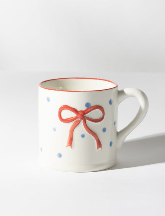 Tasse en céramique à pois avec boucle